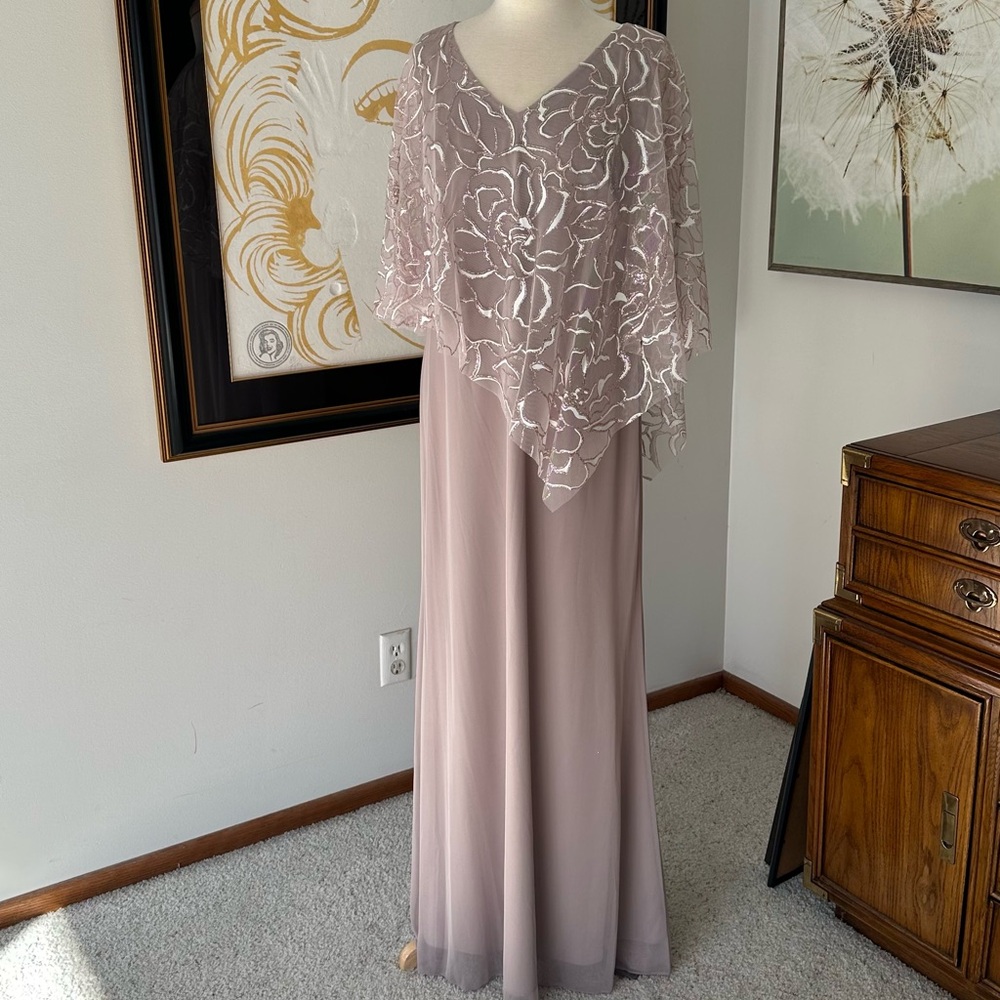 New formal comfortable eye catching,figure flattering,maxi dress.New Years Eve🎊